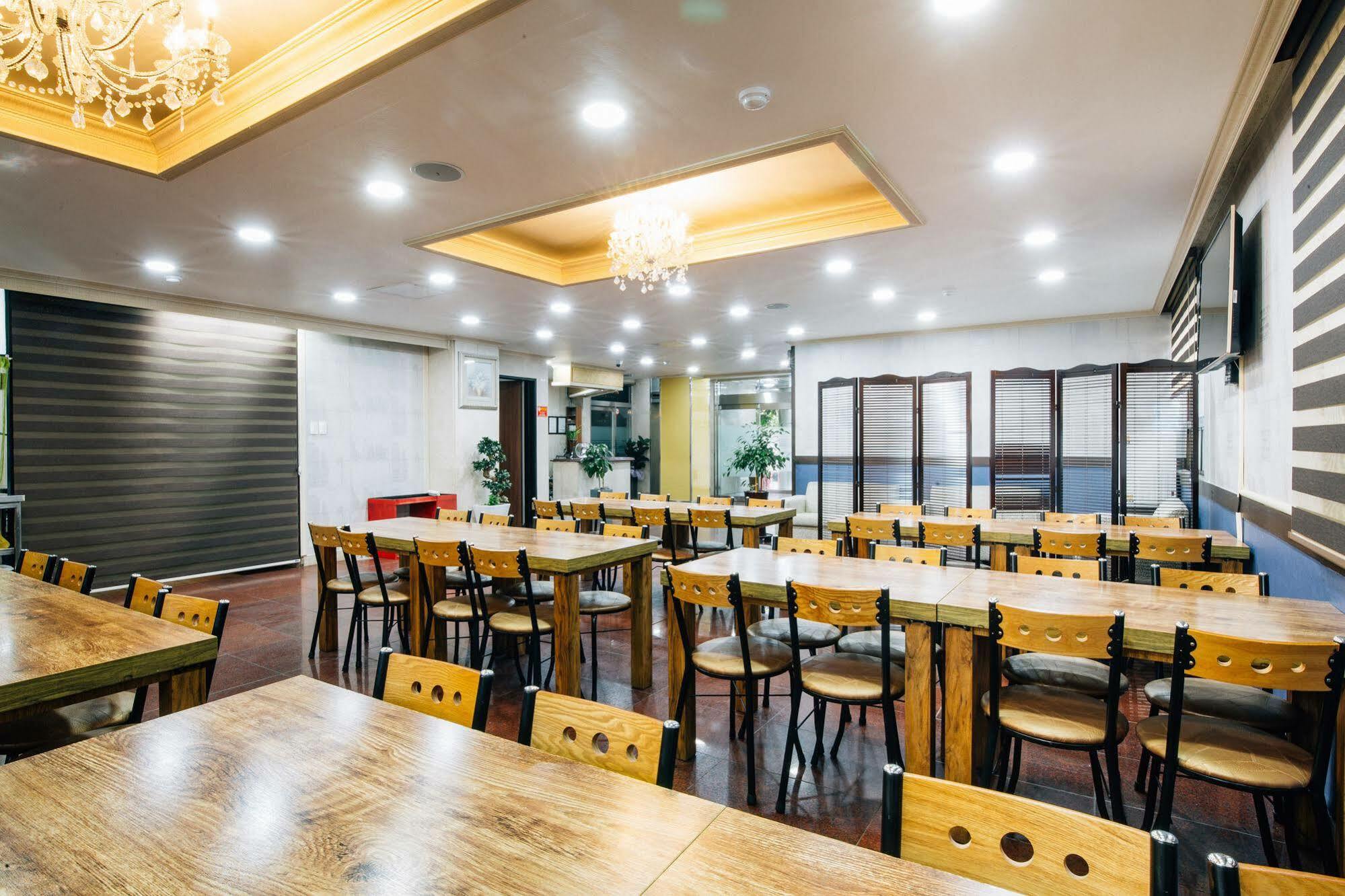 Oakra Hotel Jeju Exterior foto